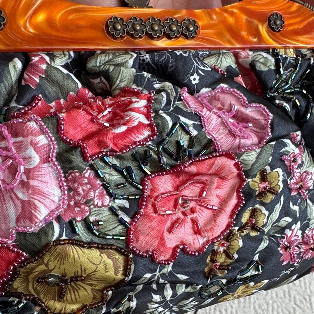 Beautiful Vintage 1990s / 2000 Black Red Gold Embroidered and Beaded Evening Bag - Picture 11 of 11
